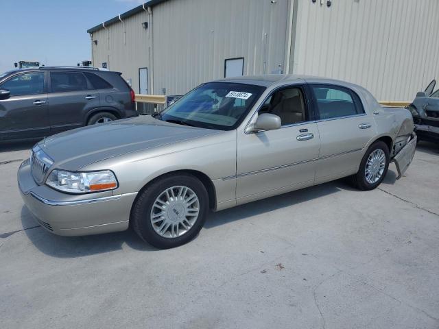  Salvage Lincoln Towncar