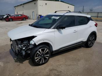  Salvage Nissan Kicks