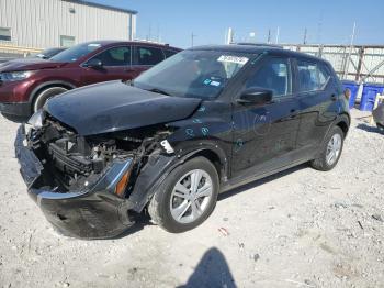  Salvage Nissan Kicks