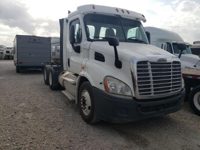  Salvage Freightliner Cascadia 1