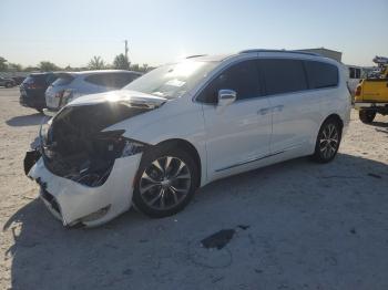  Salvage Chrysler Pacifica