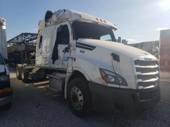  Salvage Freightliner Cascadia 1