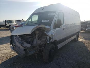  Salvage Mercedes-Benz Sprinter