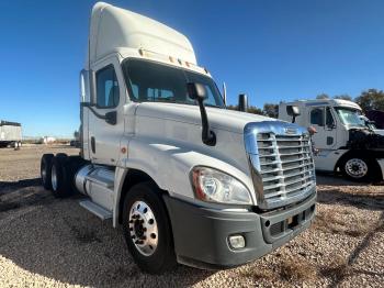  Salvage Freightliner Cascadia 1