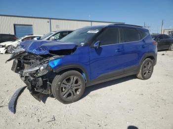  Salvage Kia Seltos