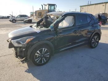  Salvage Nissan Kicks