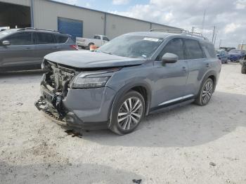  Salvage Nissan Pathfinder