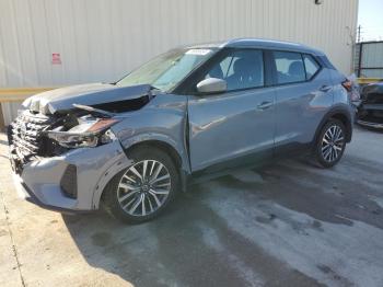  Salvage Nissan Kicks