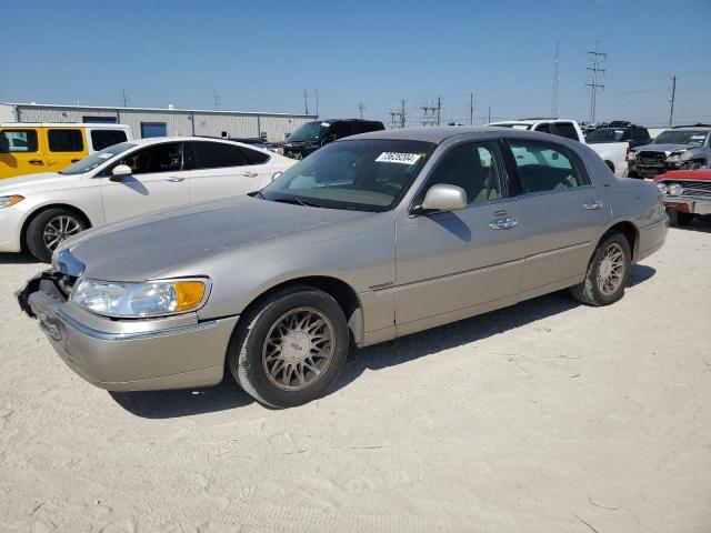  Salvage Lincoln Towncar