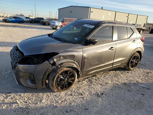  Salvage Nissan Kicks