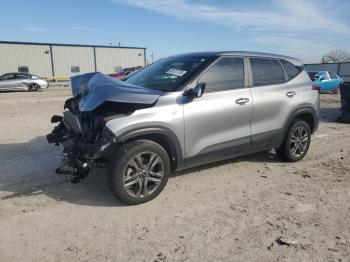  Salvage Kia Seltos