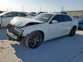  Salvage Chrysler 300
