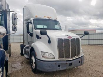  Salvage Peterbilt 579