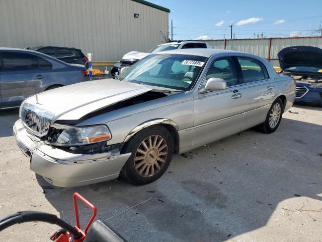  Salvage Lincoln Towncar