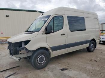  Salvage Mercedes-Benz Sprinter