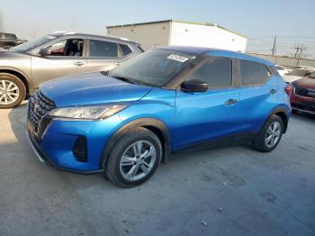  Salvage Nissan Kicks