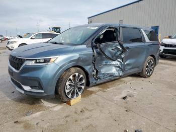  Salvage Kia Carnival
