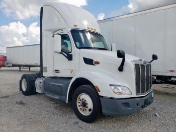  Salvage Peterbilt 579