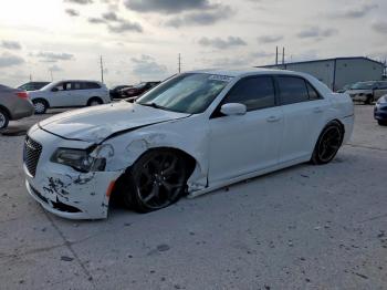  Salvage Chrysler 300
