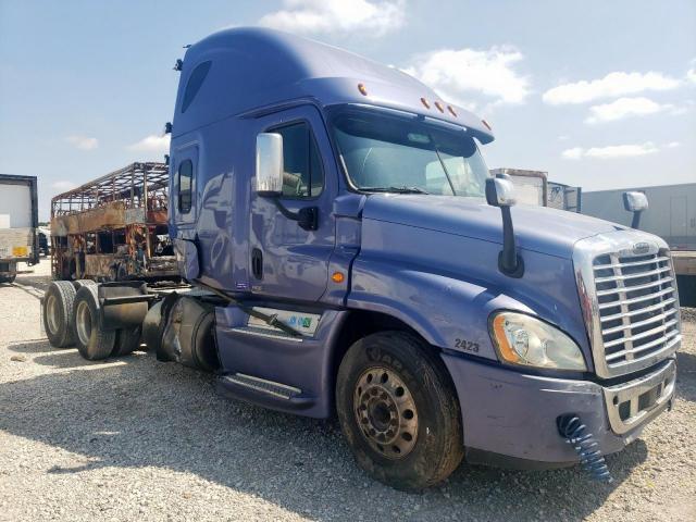  Salvage Freightliner Cascadia 1