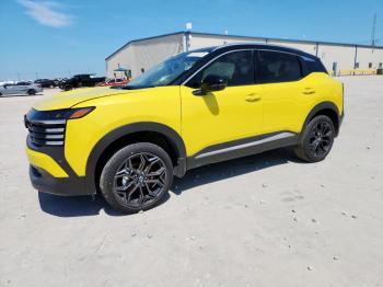  Salvage Nissan Kicks