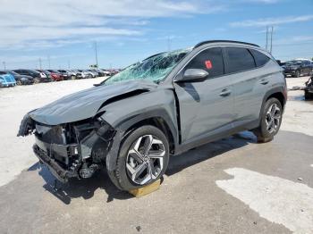  Salvage Hyundai TUCSON