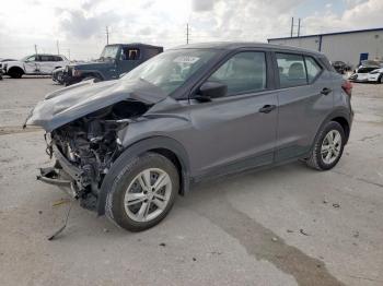  Salvage Nissan Kicks