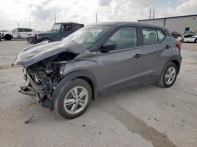  Salvage Nissan Kicks