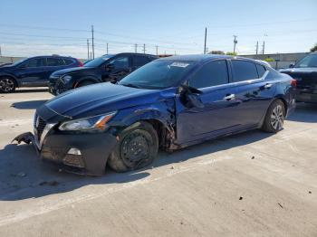  Salvage Nissan Altima