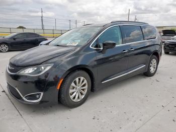  Salvage Chrysler Pacifica