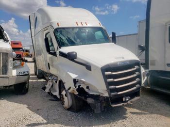  Salvage Freightliner Cascadia 1