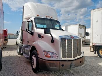  Salvage Peterbilt 579