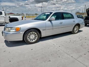  Salvage Lincoln Towncar