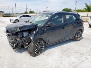  Salvage Nissan Kicks