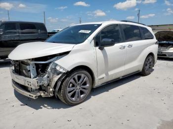  Salvage Toyota Sienna
