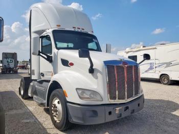  Salvage Peterbilt 579