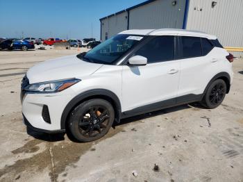  Salvage Nissan Kicks