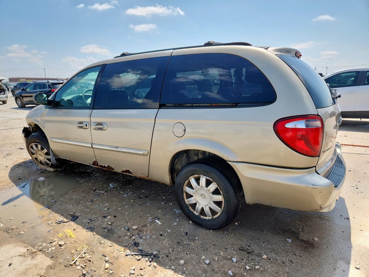 Chrysler Minivan Touring Image 10