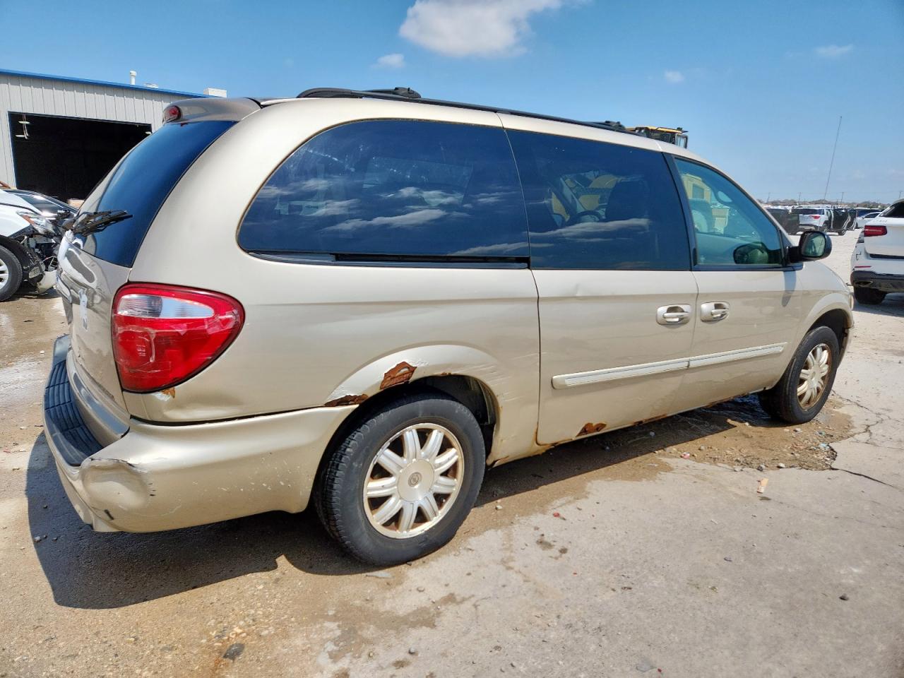 Chrysler Minivan Touring Image 13