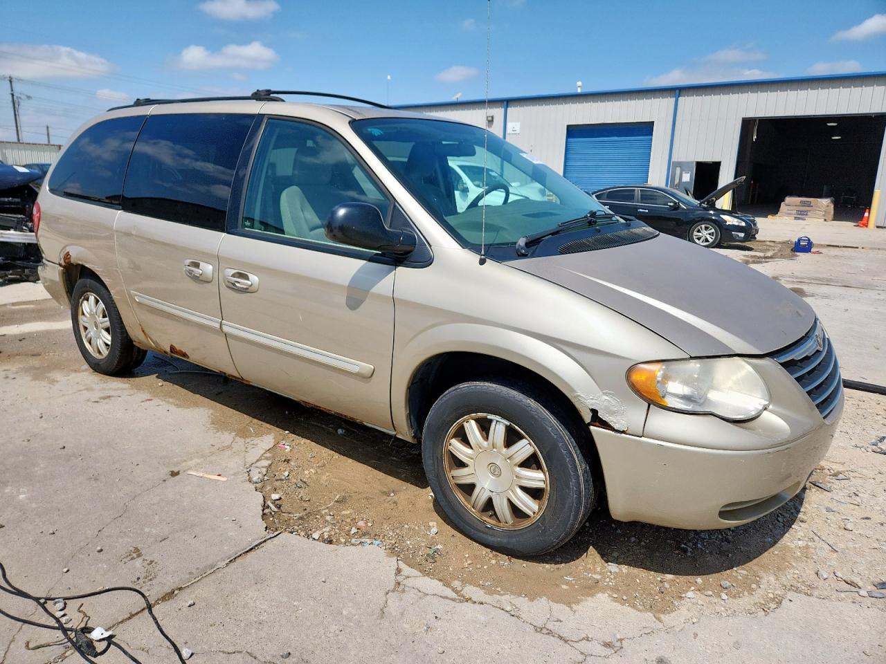 Chrysler Minivan Touring Image 8