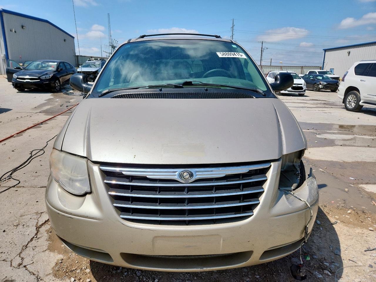 Chrysler Minivan Touring Image 2