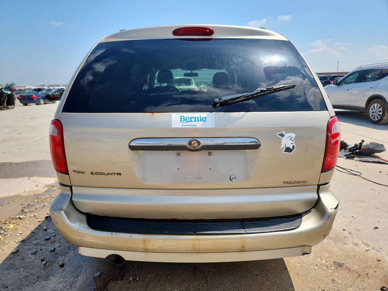 Chrysler Minivan Touring Image 3