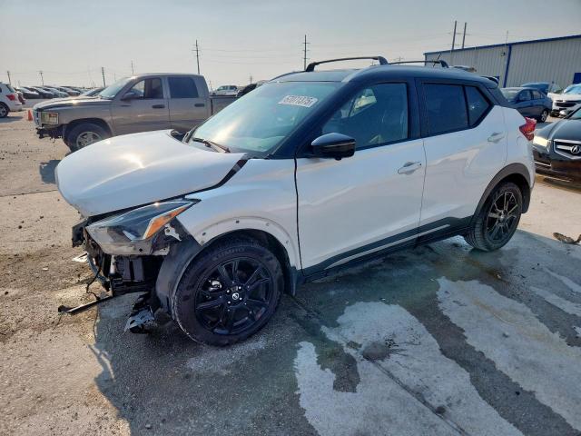  Salvage Nissan Kicks