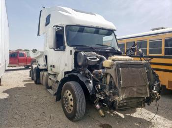  Salvage Volvo Vnl