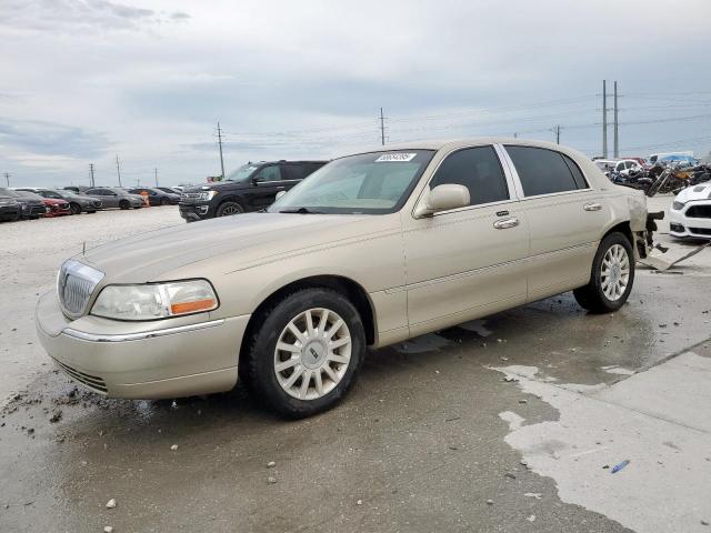  Salvage Lincoln Towncar