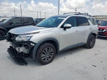  Salvage Nissan Pathfinder