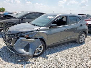  Salvage Nissan Kicks