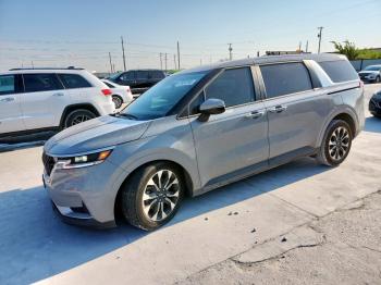  Salvage Kia Carnival