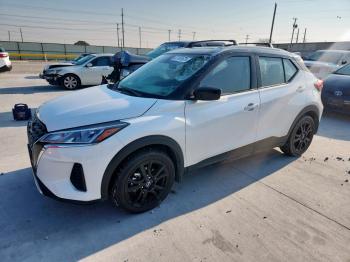  Salvage Nissan Kicks