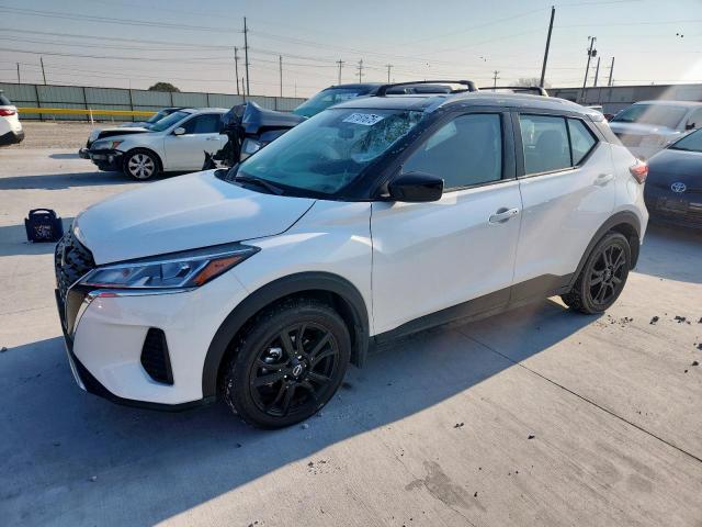 Salvage Nissan Kicks